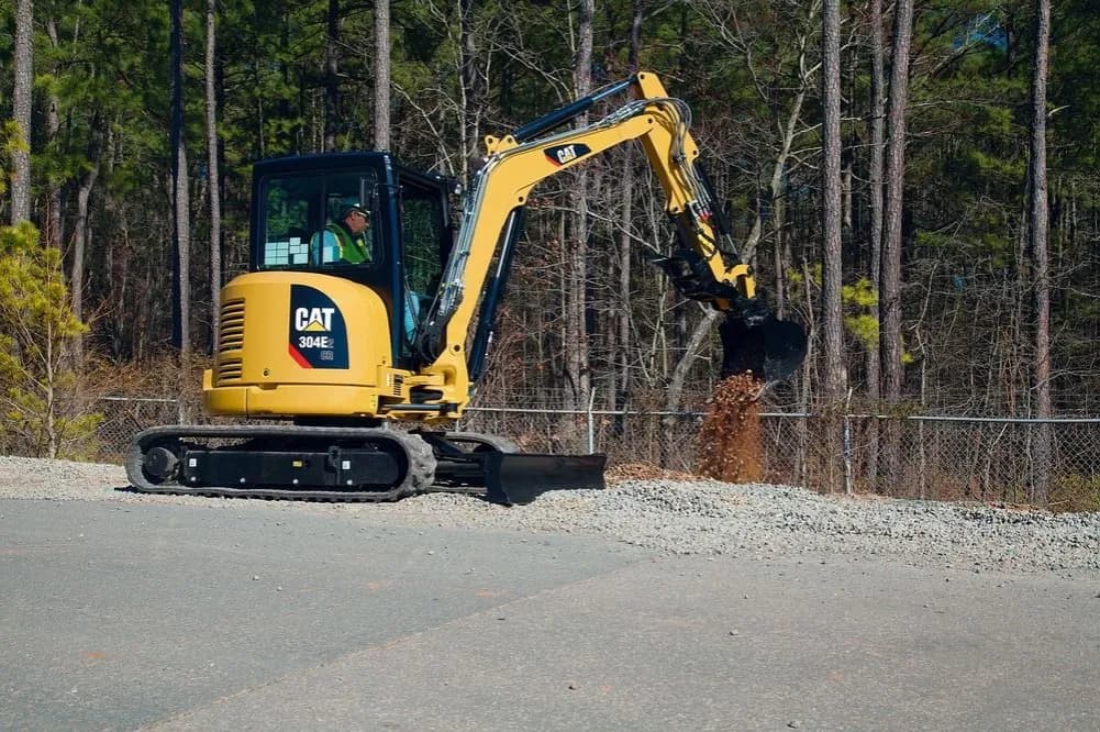 Wynajem koparki z operatorem: Ile kosztuje? Cennik 2024